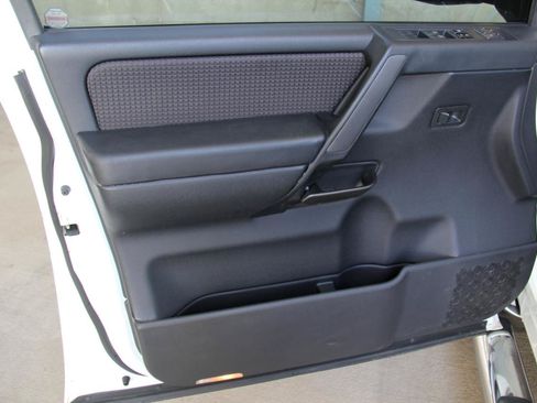 Used 2008 Nissan Titan SE AWD/4WD image 20