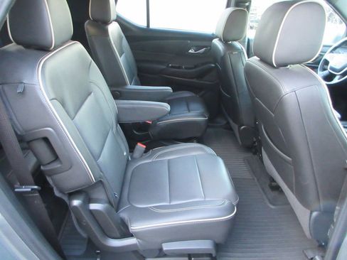 Used 2023 Chevrolet Traverse Premier image 19