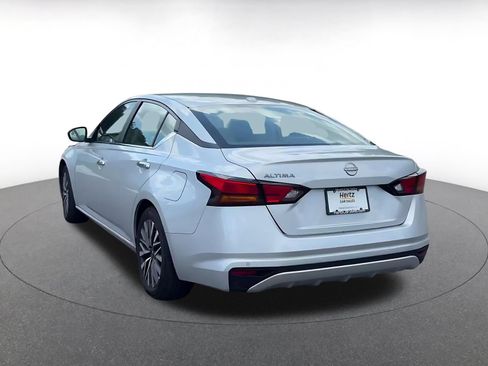 Used 2025 Nissan Altima 2.5 SV FWD image 10