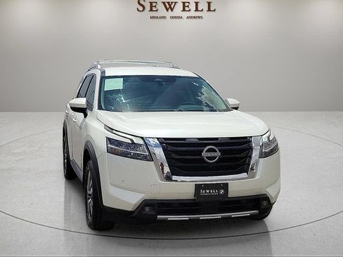 Used 2022 Nissan Pathfinder SL FWD image 7