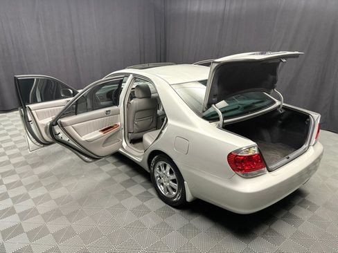 Used 2006 Toyota Camry XLE FWD Sedan 3.0L 6-Cyl image 19
