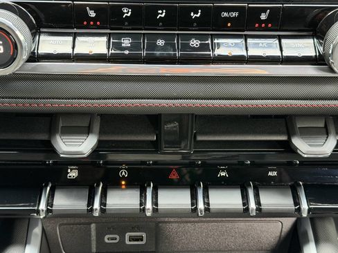 Used 2024 Chevrolet Colorado Z71 w/ Z71 Convenience Package 2 image 27