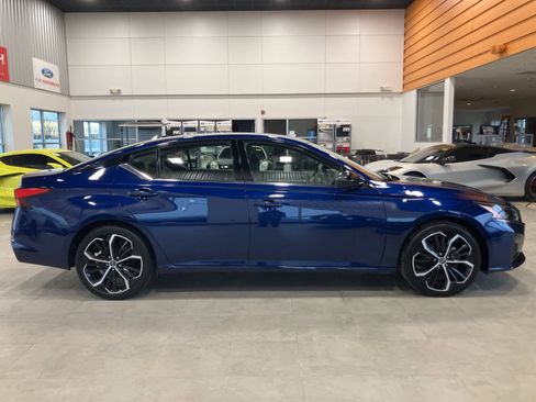 Used 2024 Nissan Altima 2.5 SR w/ SR Premium Package image 4