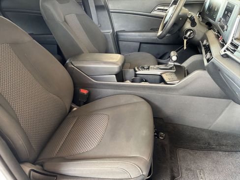 Used 2025 Kia Sportage LX FWD image 35