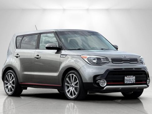 Used 2019 Kia Soul ! FWD image 1