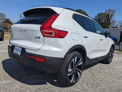 New 2025 Volvo XC40 B5 Ultra w/ Climate Package image 4