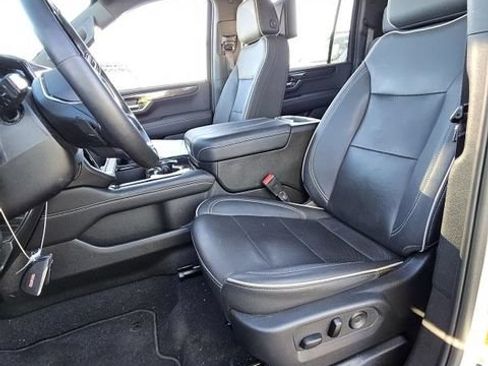 Used 2025 GMC Yukon XL Elevation w/ Elevation Premium Package AWD/4WD image 3