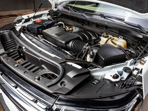 Used 2023 Chevrolet Suburban Premier w/ Premium Package image 43