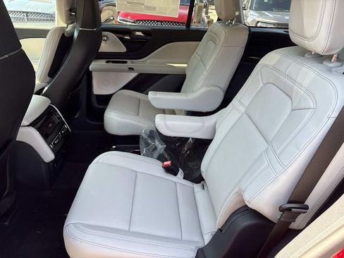 New 2026 Lincoln Aviator Reserve AWD/4WD image 17