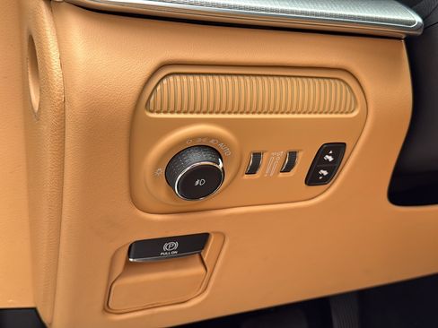 Used 2023 Jeep Grand Wagoneer Series III AWD/4WD image 12