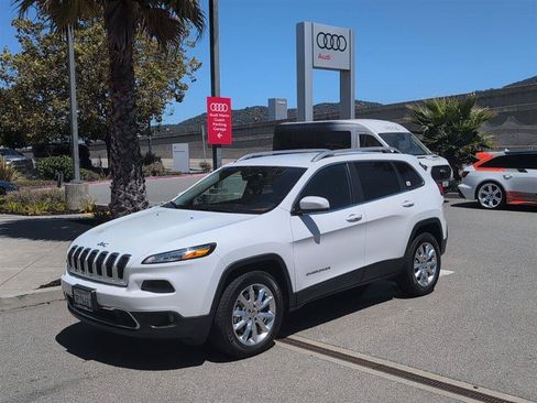 Used 2016 Jeep Cherokee Limited w/ Luxury Group AWD/4WD image 4