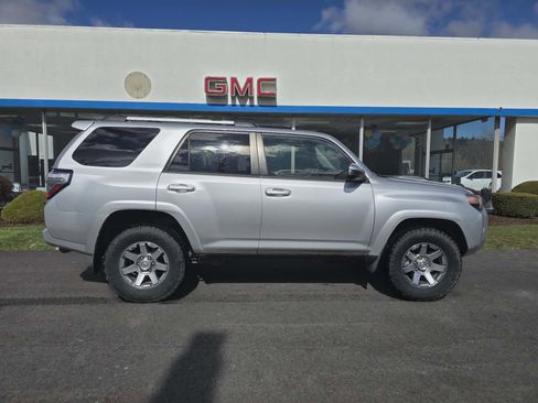 Used 2016 Toyota 4Runner Trail image 2