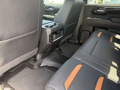 Used 2025 GMC Sierra 1500 AT4 w/ AT4 Premium Package AWD/4WD image 32