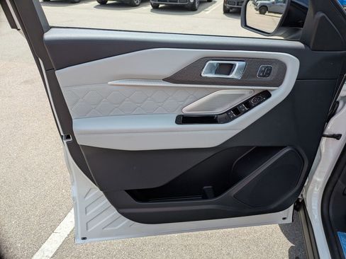 New 2026 Ford Explorer Platinum image 15