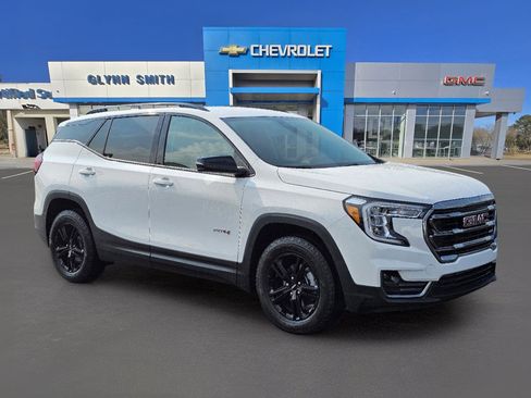 Used 2024 GMC Terrain AT4 image 3