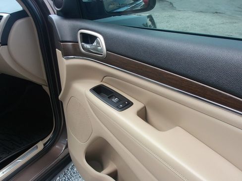 Used 2017 Jeep Grand Cherokee Limited RWD image 33