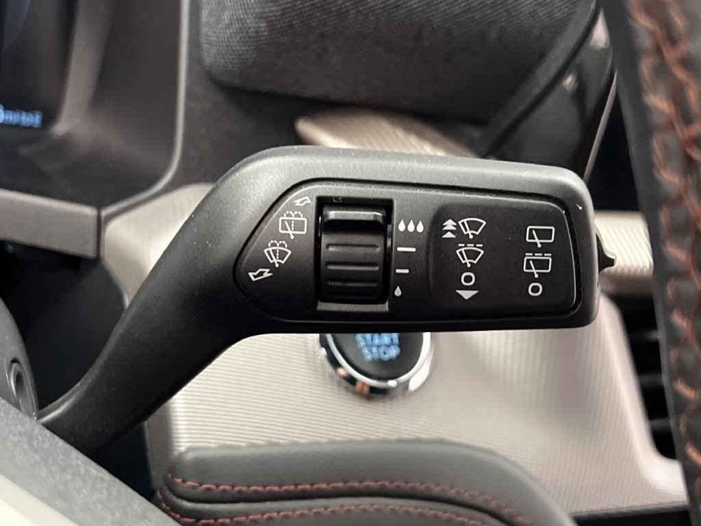 Used 2025 Ford Explorer Active AWD/4WD image 58