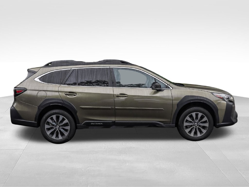 Used 2025 Subaru Outback Limited AWD/4WD image 4