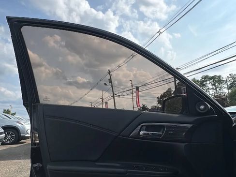 Used 2016 Honda Accord Touring image 9