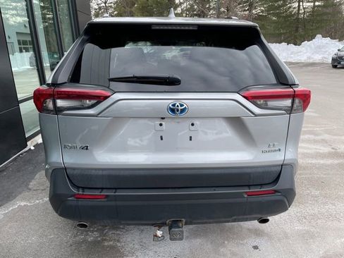 Used 2019 Toyota RAV4 LE w/ Carpet Mat Package image 7