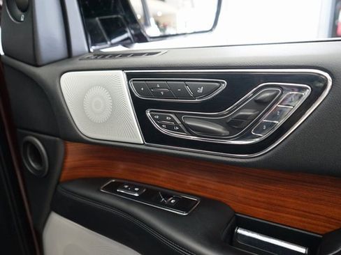 Used 2019 Lincoln Navigator Reserve image 52