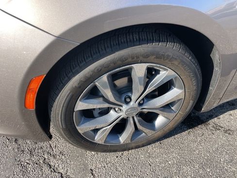 Used 2017 Chrysler Pacifica Limited image 6