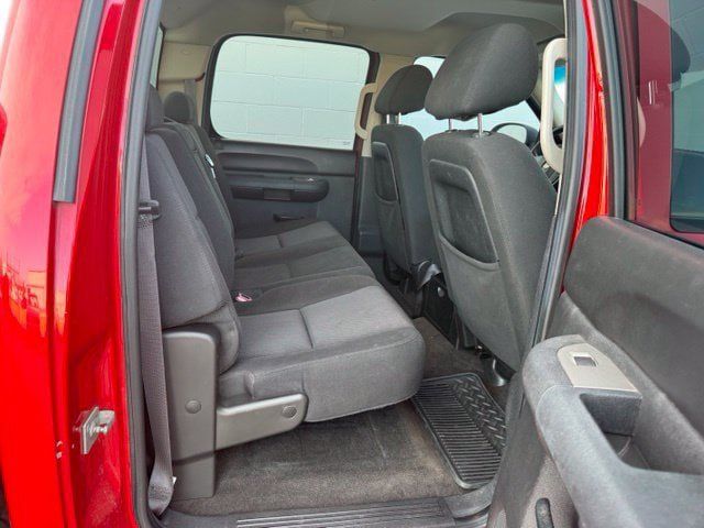Used 2011 Chevrolet Silverado 2500 LT w/ Interior Plus Package AWD/4WD image 16