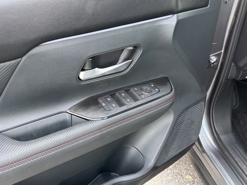 Certified 2025 Nissan Kicks SR image 12