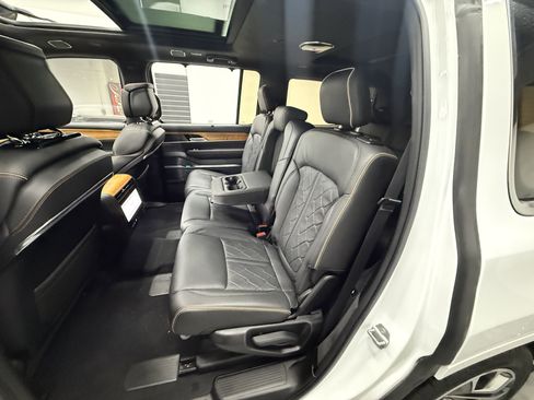 Used 2022 Jeep Grand Wagoneer Series III image 28