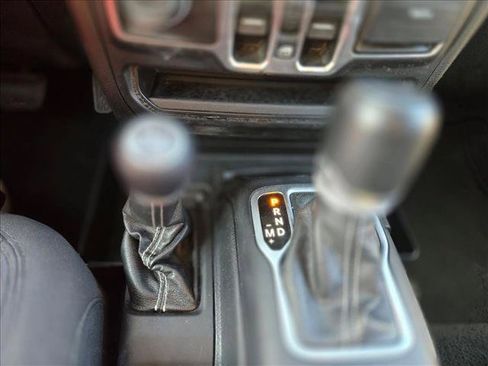 Used 2020 Jeep Wrangler Unlimited Sahara AWD/4WD image 20