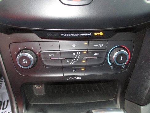 Used 2015 Ford Focus SE w/ Equipment Group 201A image 12