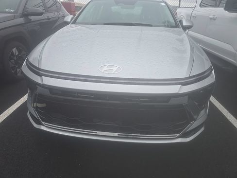 Used 2025 Hyundai Sonata SEL FWD image 2