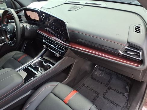 Used 2024 Chevrolet Traverse RS w/ LPO, Floor Liner Package FWD image 8