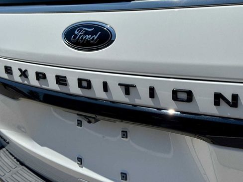 Used 2024 Ford Expedition Limited AWD/4WD image 12