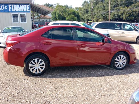 Used 2017 Toyota Corolla LE image 8