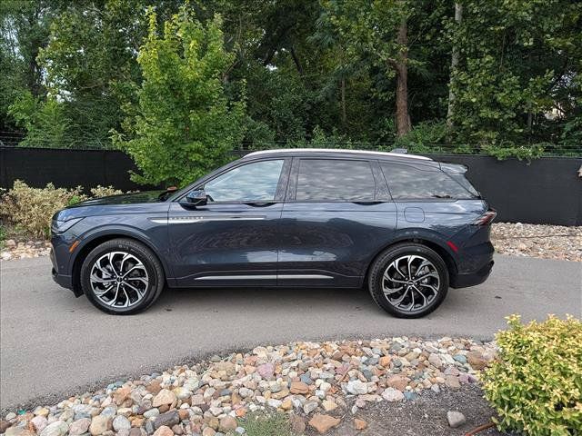 Used 2024 Lincoln Nautilus Reserve w/ Equipment Group 202A AWD/4WD image 2