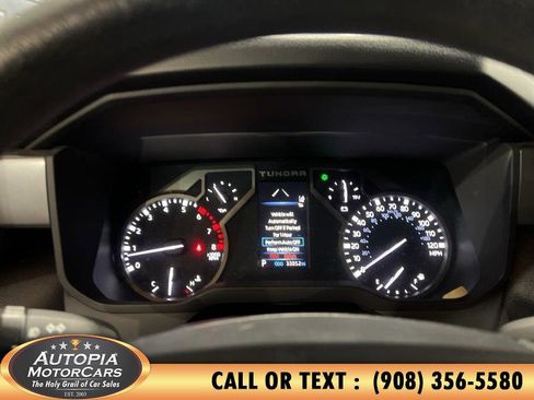 Used 2022 Toyota Tundra SR5 w/ SR5 Convenience Package AWD/4WD image 28