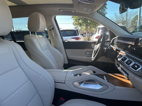 Used 2025 Mercedes-Benz GLS 450 4MATIC image 36