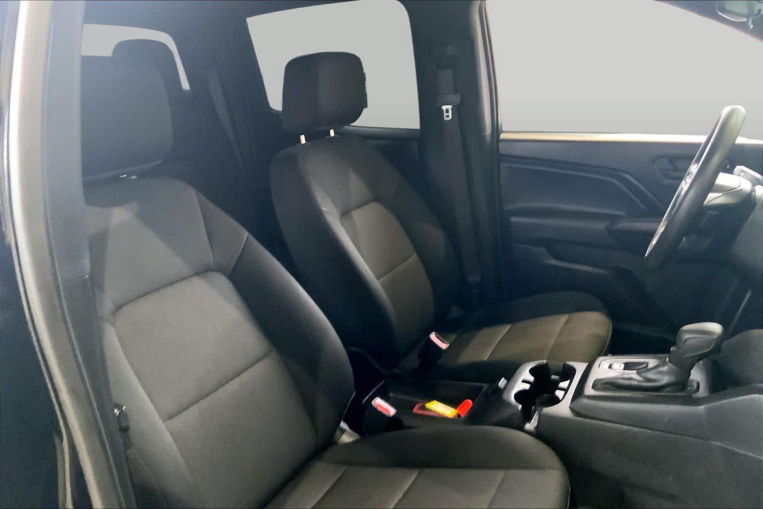 Used 2024 Chevrolet Colorado W/T w/ Advanced Trailering Package AWD/4WD image 9