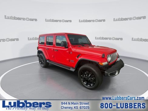Used 2025 Jeep Wrangler Unlimited Sahara AWD/4WD image 2