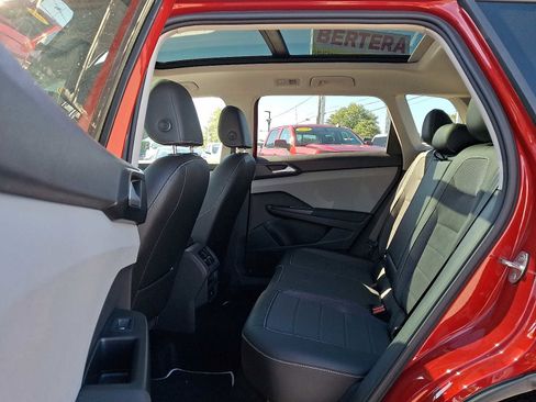 Used 2022 Volkswagen Taos SE image 10