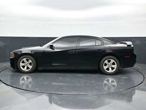 Used 2012 Dodge Charger SE RWD image 4