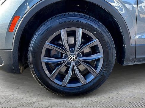 Used 2022 Volkswagen Tiguan SE image 9