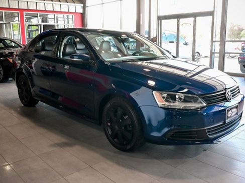 Used 2014 Volkswagen Jetta SE FWD image 3