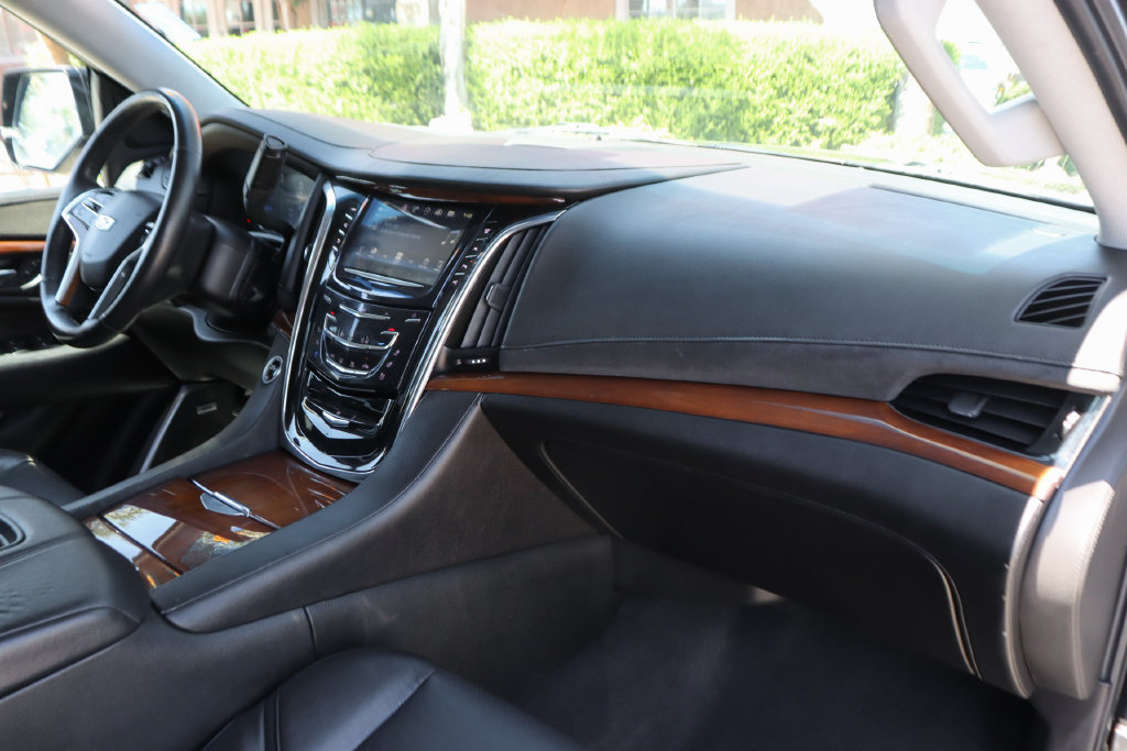 Used 2017 Cadillac Escalade Luxury AWD/4WD image 49