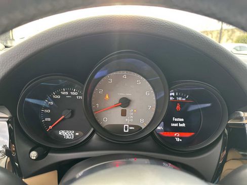 Used 2018 Porsche Macan S image 16