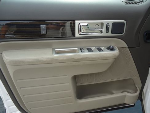 Used 2010 Lincoln MKX AWD image 20