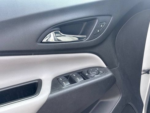 Used 2020 Chevrolet Equinox LS w/ LPO, Floor Liner Package FWD image 8