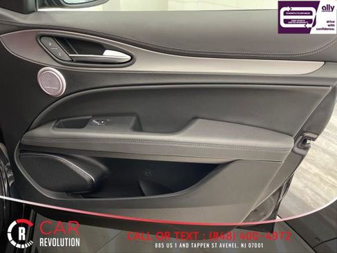 Used 2022 Alfa Romeo Stelvio Veloce image 47