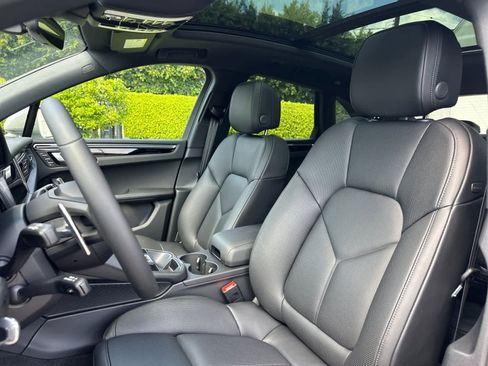 New 2026 Porsche Macan AWD/4WD image 5